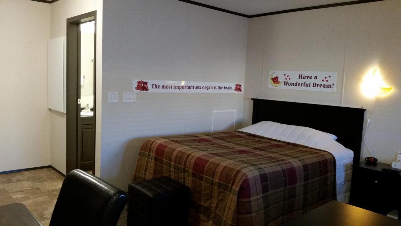 Bear'S Den Lodge Shaunavon Dış mekan fotoğraf